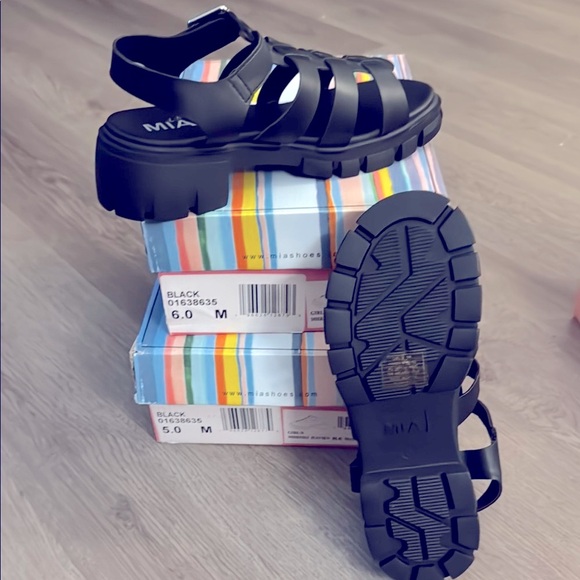 MIA Kids Girls 6 M / 5 M Black Havian Malta Leather Strap Buckle/Self Closure - Picture 8 of 11